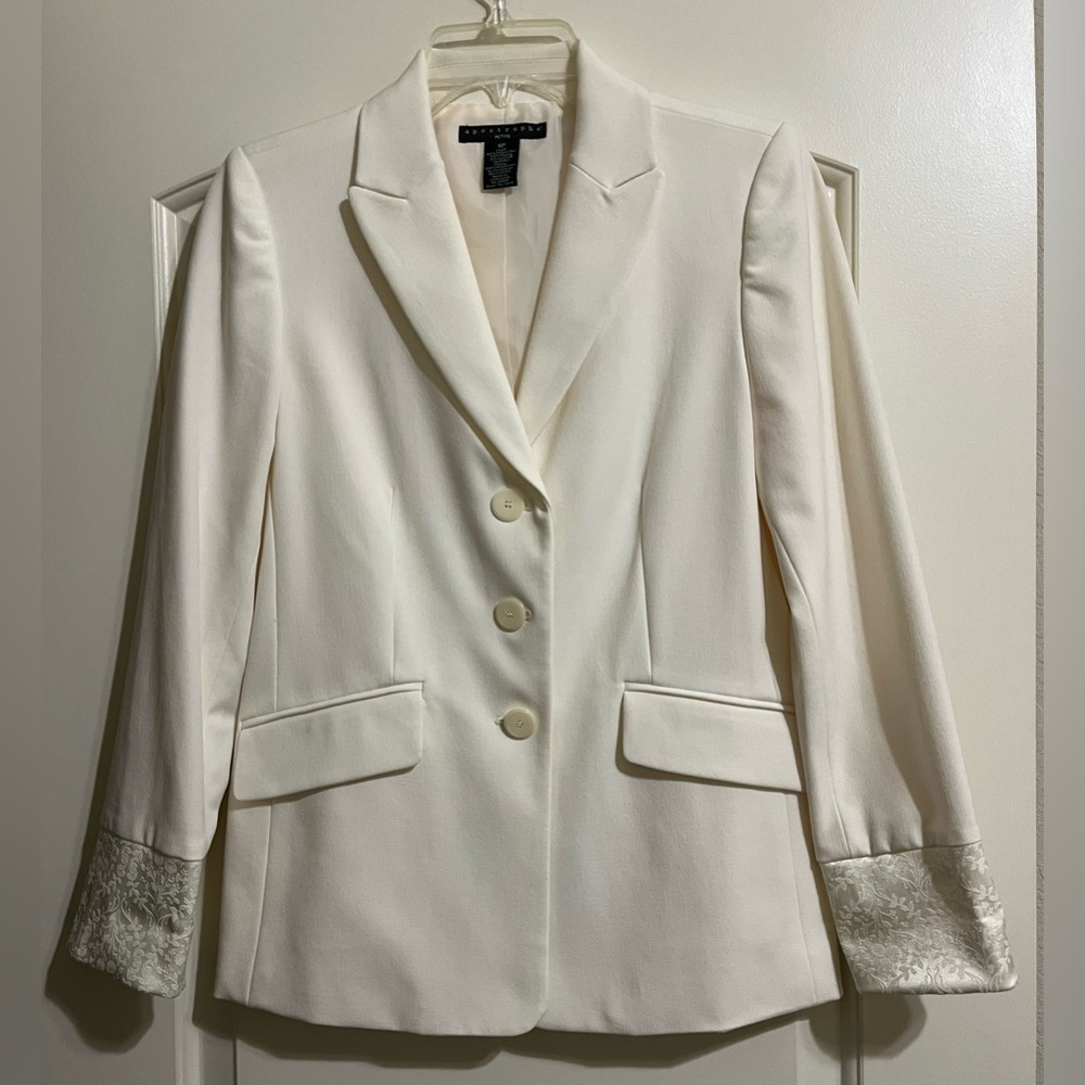 Apostrophe Ivory Cream Women’s 3 Button Blazer Jacket Designed Cuffs 6P